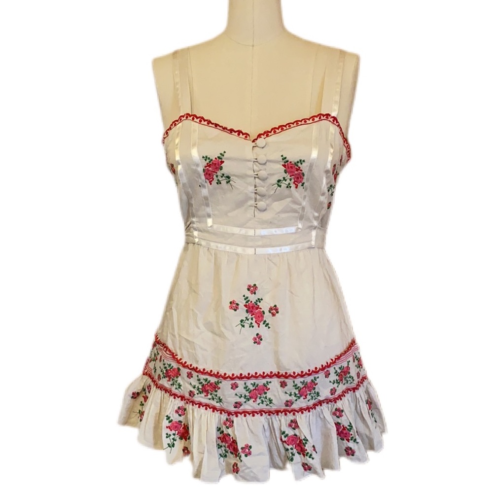 Embroidered fitted top
